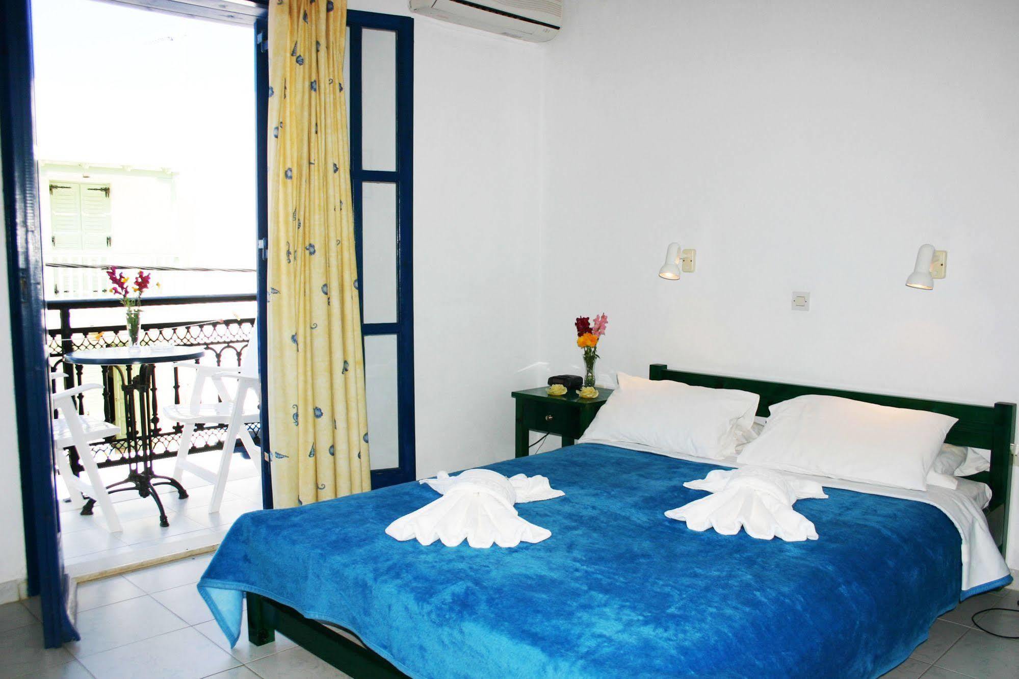 Ikaros Studios & Apartments Naxos City Экстерьер фото