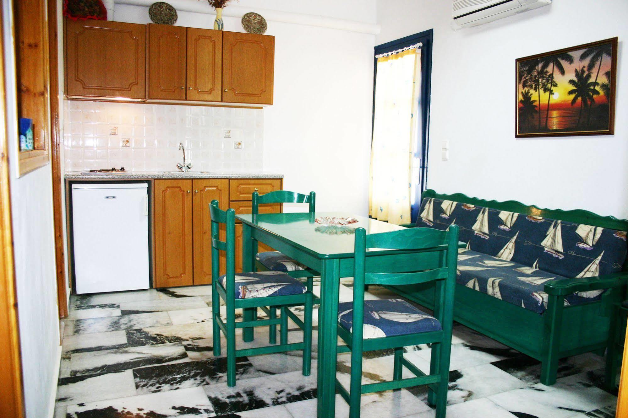 Ikaros Studios & Apartments Naxos City Экстерьер фото